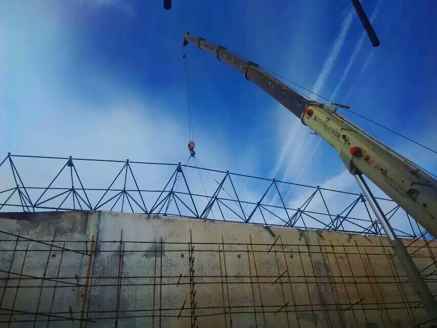 和龙食堂网架结构工程
